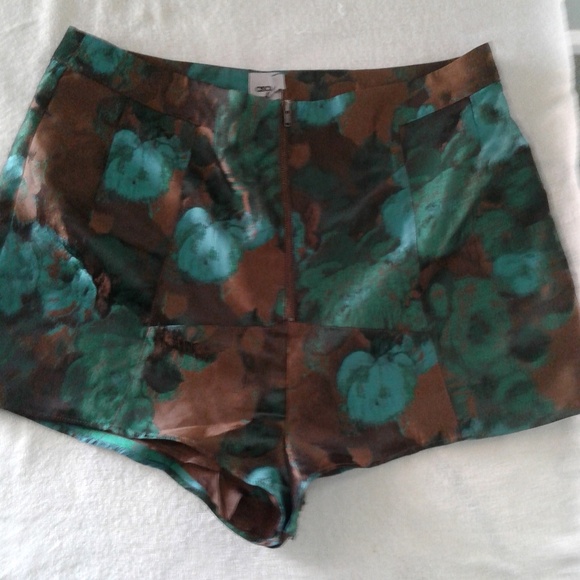 ๐ป ASOS High Waisted Shorts ๐ป - Picture 4 of 5